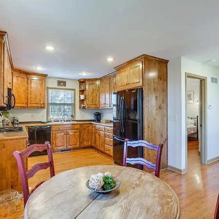 Villa Cozy Liberty Getaway With Fire Pit And Patio!